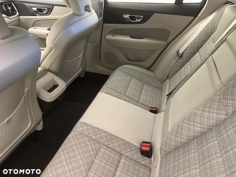 Volvo V60 B3 B Essential - 19