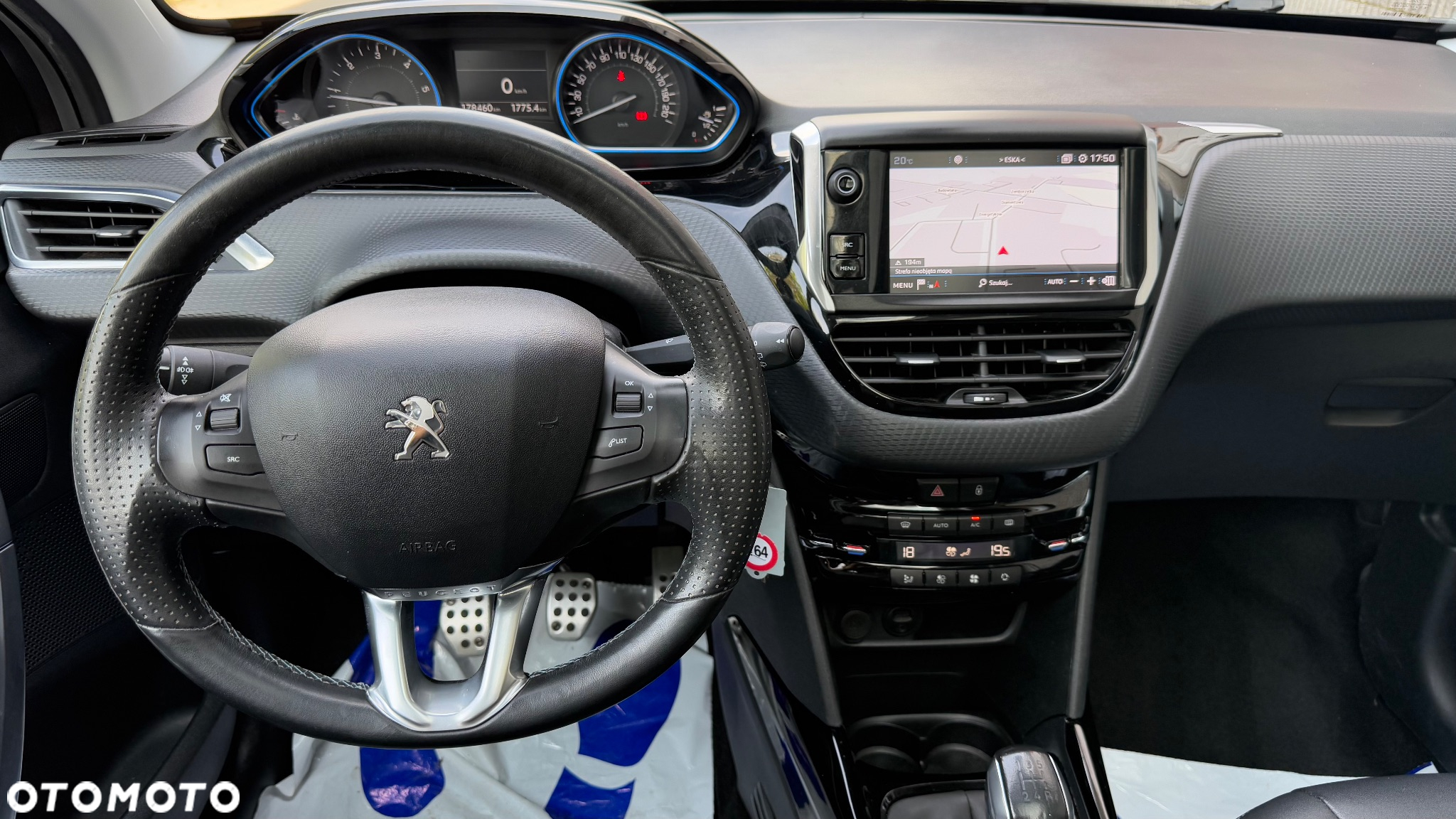 Peugeot 2008 1.6 BlueHDi Allure S&S - 27