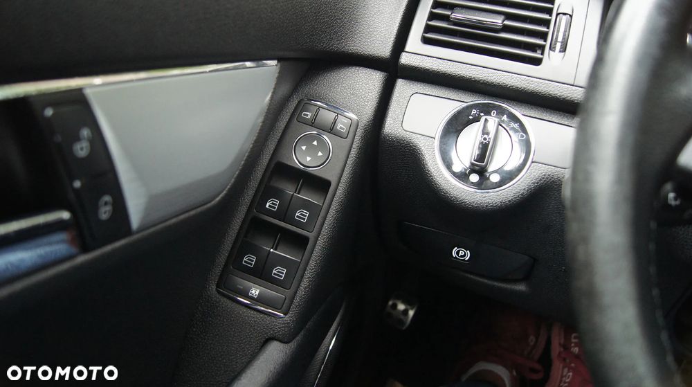 Mercedes-Benz Klasa C 220 T CDI DPF Automatik Avantgarde - 40