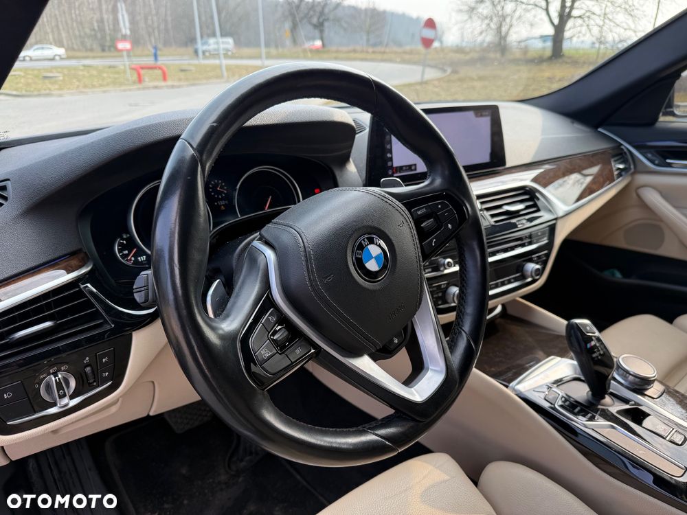 BMW Seria 5 540i xDrive Luxury Line sport - 15