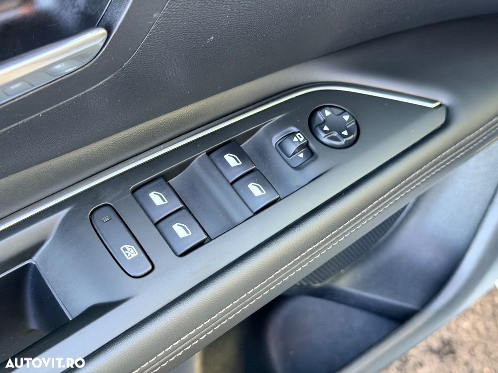 Peugeot 3008 HDi 115 Allure - 12