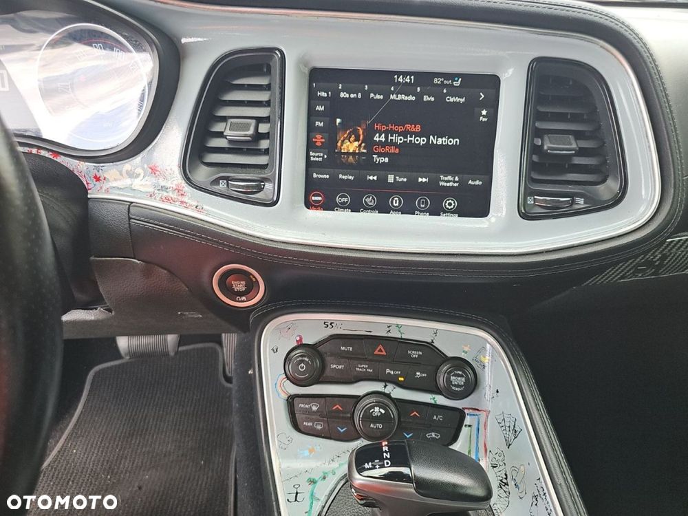 Dodge Challenger - 13