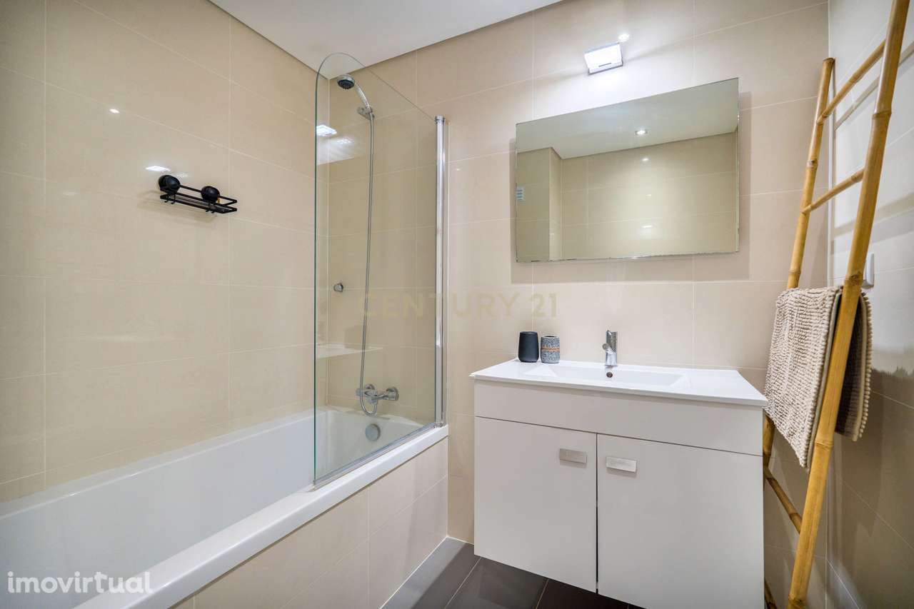 À venda – Apartamento duplex T3 com vista mar – Centro de Albufeira - Grande imagem: 2/41