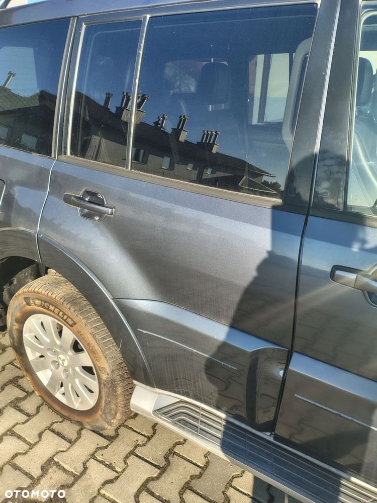 MITSUBISHI PAJERO IV 5D DRZWI PRAWE TYŁ TYLNE GOŁE - 1