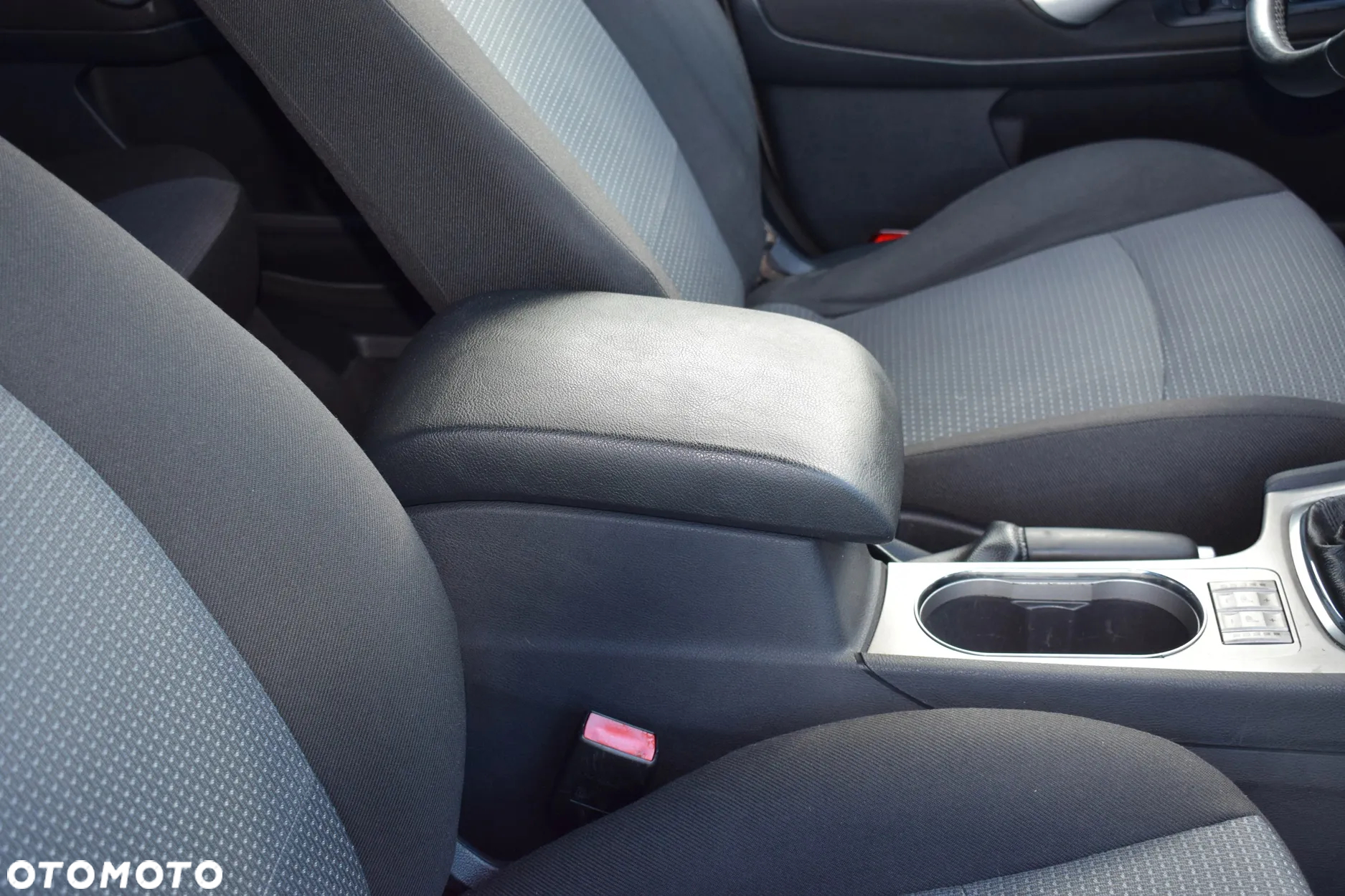 Ford Mondeo 1.6 Ambiente - 28