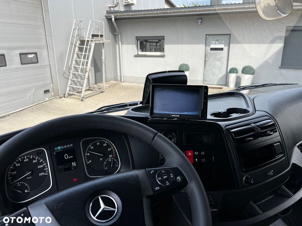 Mercedes-Benz - 26