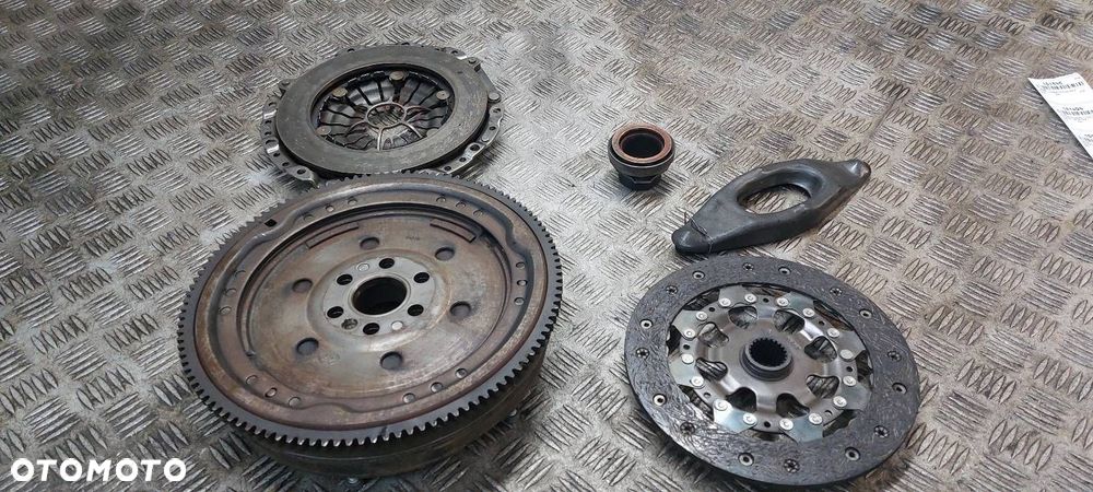 KOŁO DWUMASOWE + TARCZA + DOCISK + ŁOŻYSKO OPOROWE BMW E46 318i BMW N46 - 3