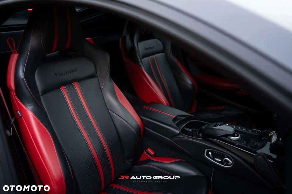Aston Martin Vantage - 9
