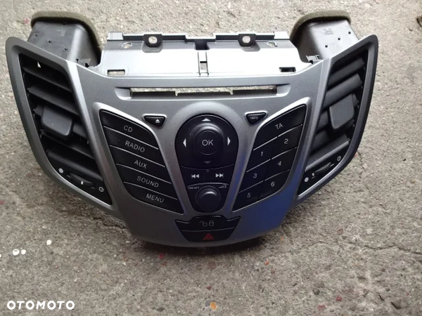 Obudowa panel Radia Ford Fiesta MK7 06898-000