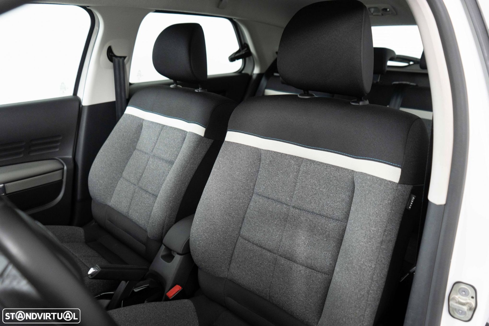 Citroën C4 Cactus 1.2 PureTech Feel Business EAT6 - 8