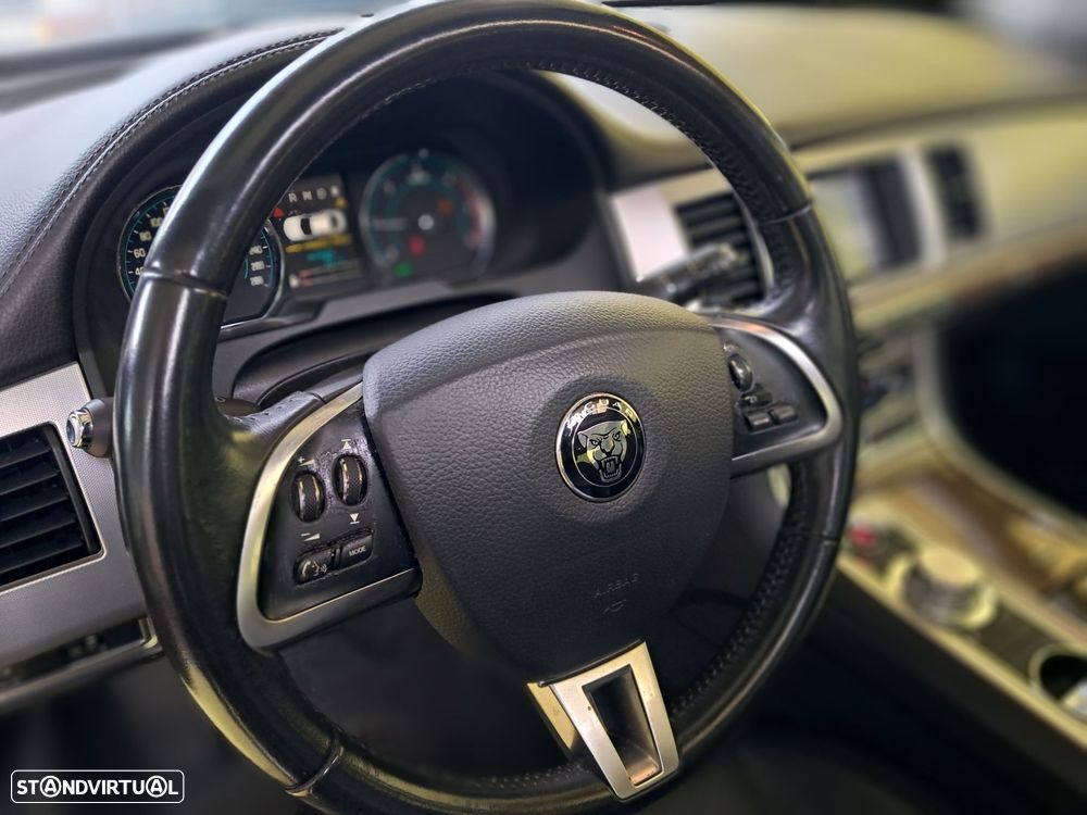 Jaguar XF 2.2 D Luxury - 10