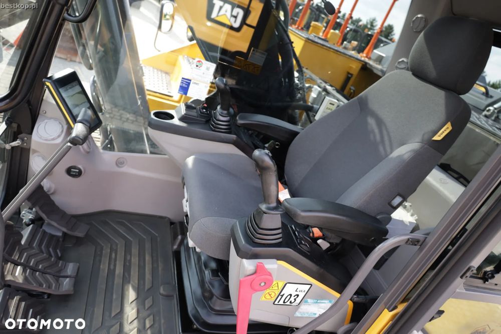 Volvo EC250EL - 18