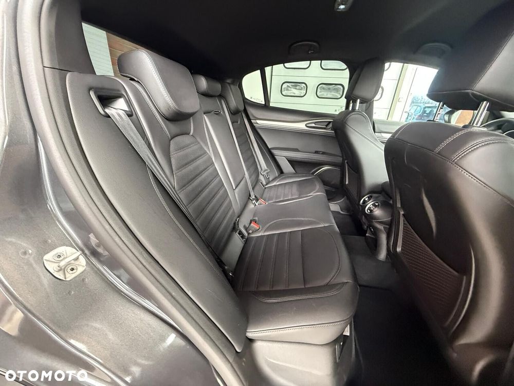 Alfa Romeo Stelvio 2.0 Turbo Veloce TI Q4 - 13