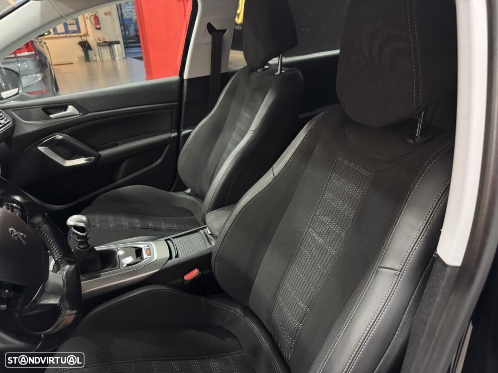 Peugeot 308 PureTech 130 Stop & Start Allure - 24