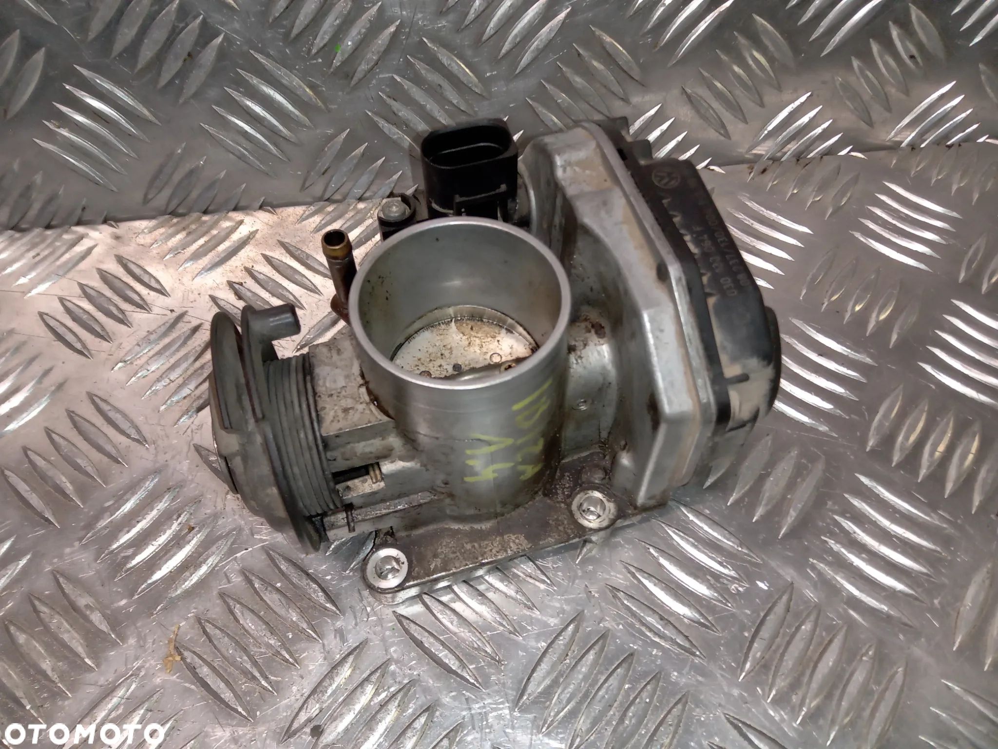 Przepustnica VW Audi 1.4 B 030133064F - 1