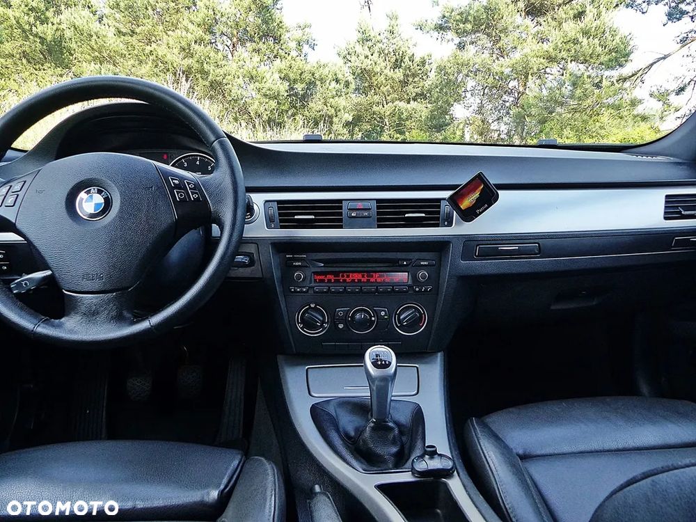 BMW Seria 3 320i Edition Exclusive - 36