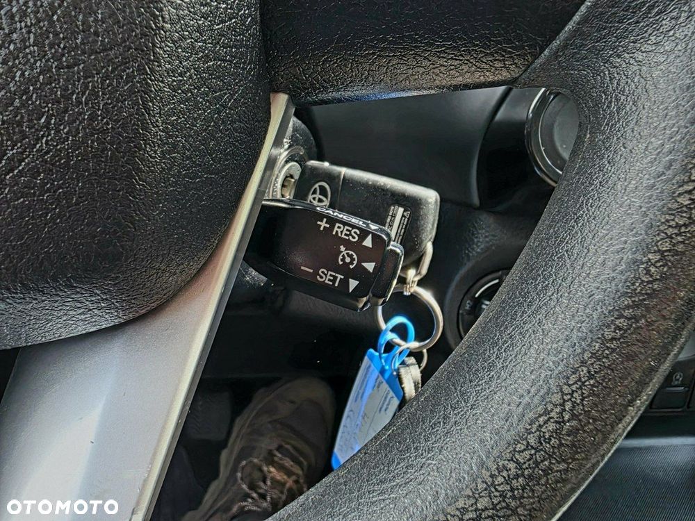 Toyota Hilux - 12