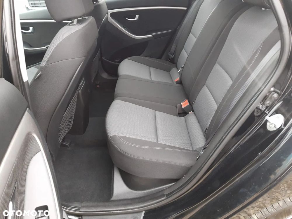 Hyundai i30 i30cw 1.6 CRDi Fifa World Cup Edition - 9