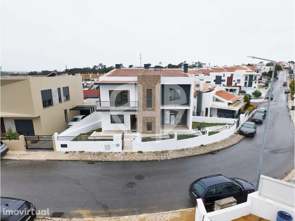 Exclusiva Moradia T5 de Arquitetura Contemporânea em Almada - Feijó - Grande imagem: 3/60