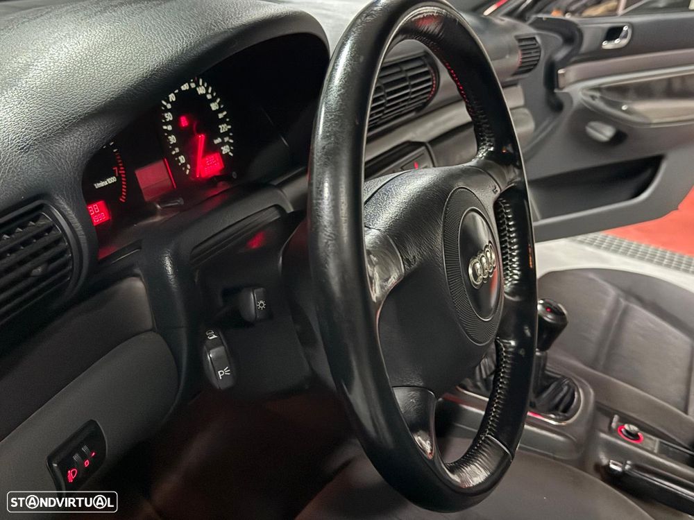 Audi A4 1.6 Confort - 13