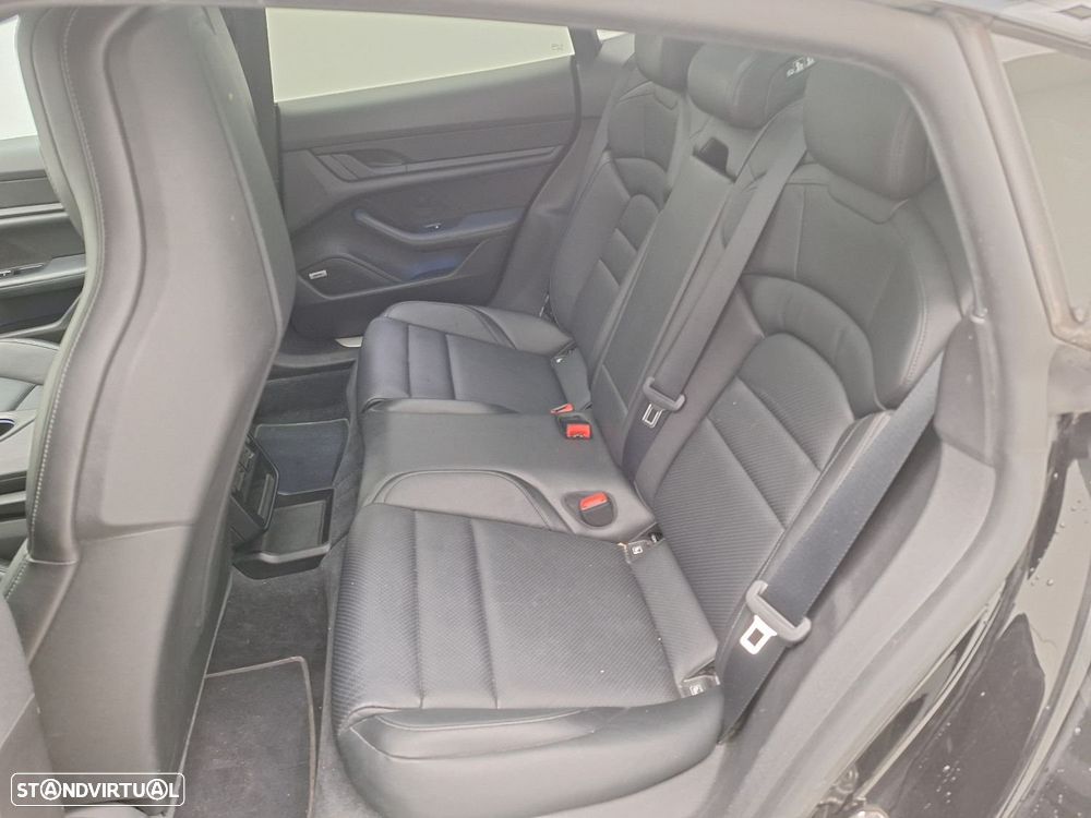 Porsche Taycan 4S - 10