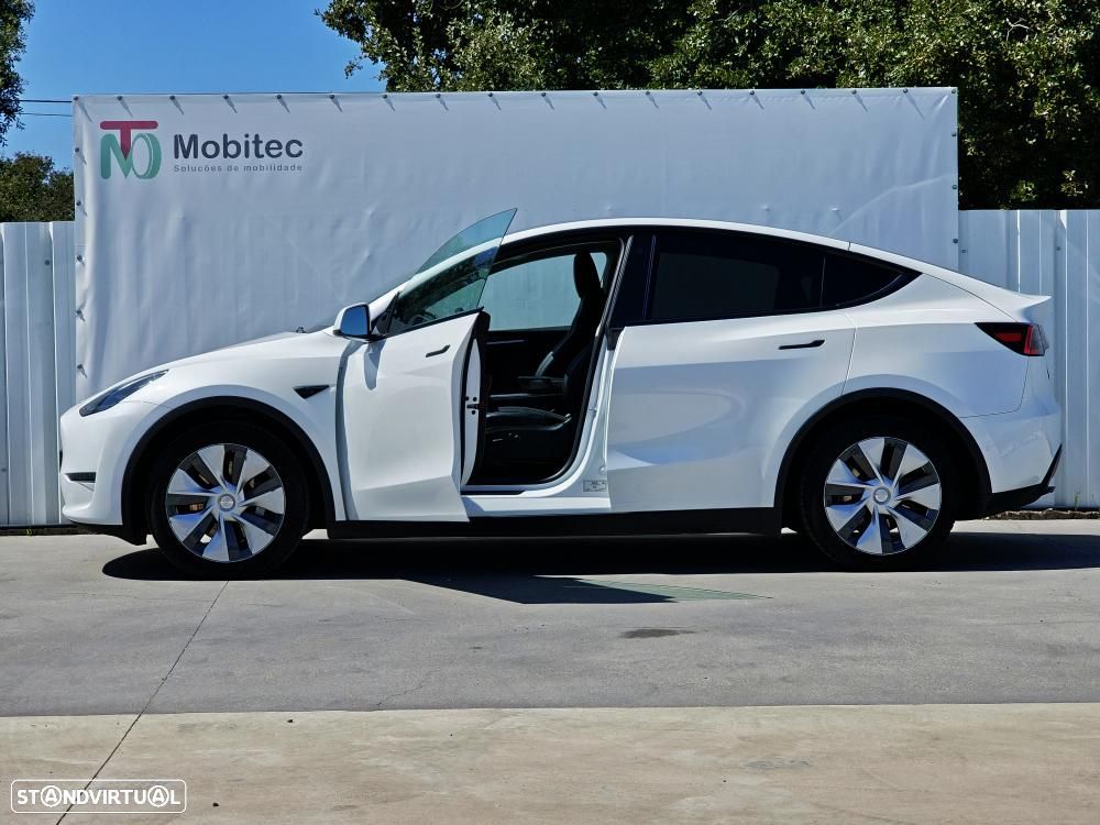 Tesla Model Y Long Range Dual Motor AWD - 8
