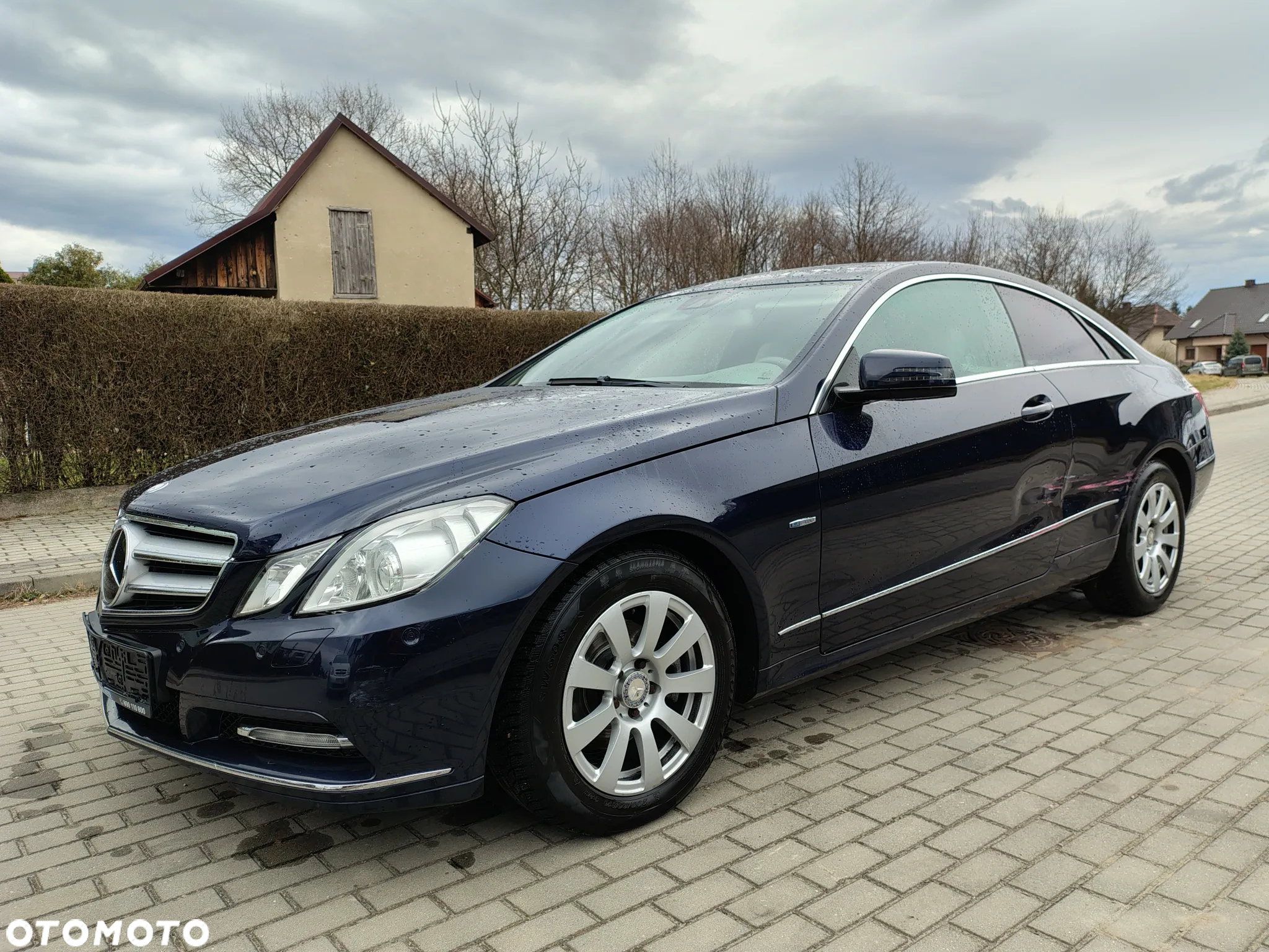 Mercedes-Benz Klasa E 250 CGI Coupe BlueEFFICIENCY Automatik Avantgarde - 4