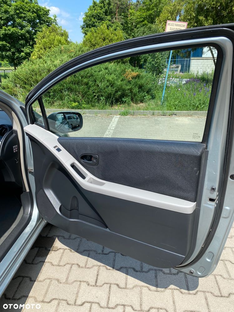 Toyota Yaris 1.3 Luna - 16