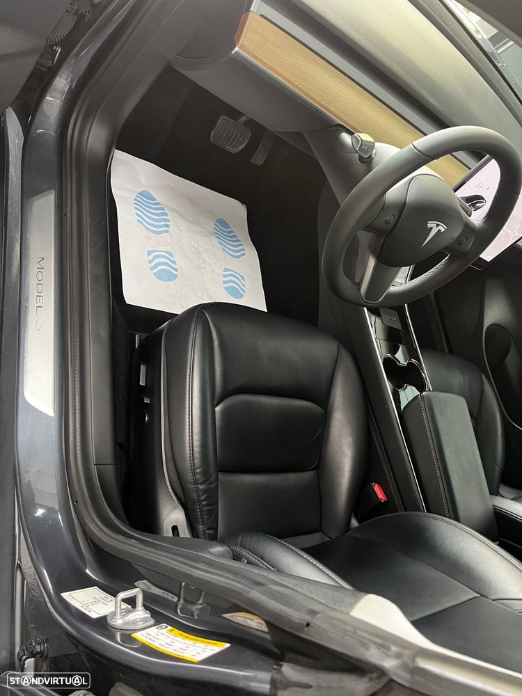 Tesla Model 3 - 8