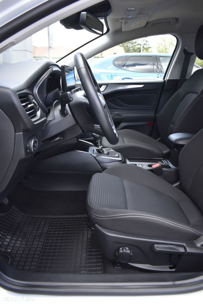 Ford Focus 1.0 EcoBoost 6MT MHEV Titanium - 39