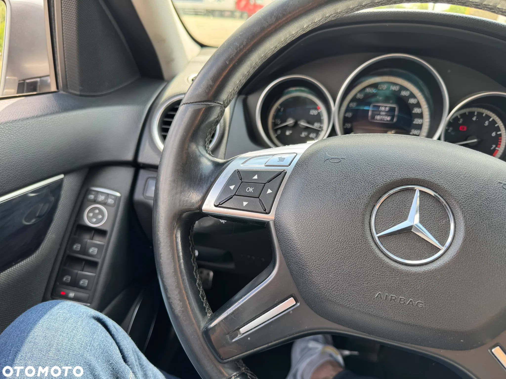 Mercedes-Benz Klasa C 180 BlueEFFICIENCY Elegance - 14