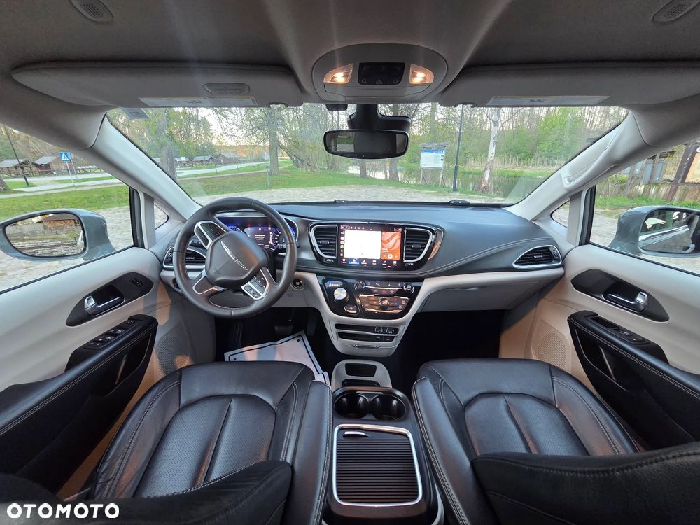 Chrysler Pacifica - 16