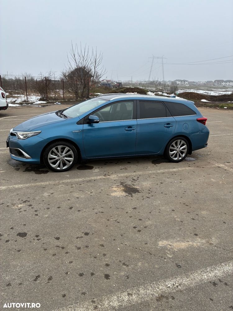 Toyota Auris 1.8 L VVT-i Sol + - 5