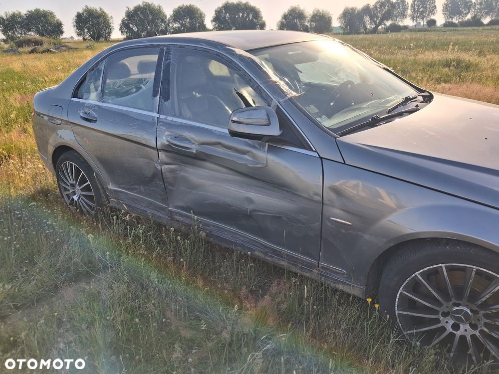 Mercedes-Benz Klasa C 350 CDI DPF 7G-TRONIC BlueEFFICIENCY Elegance - 4