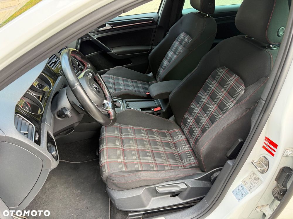 Volkswagen Golf GTI Performance BlueMotion Technology DSG - 25