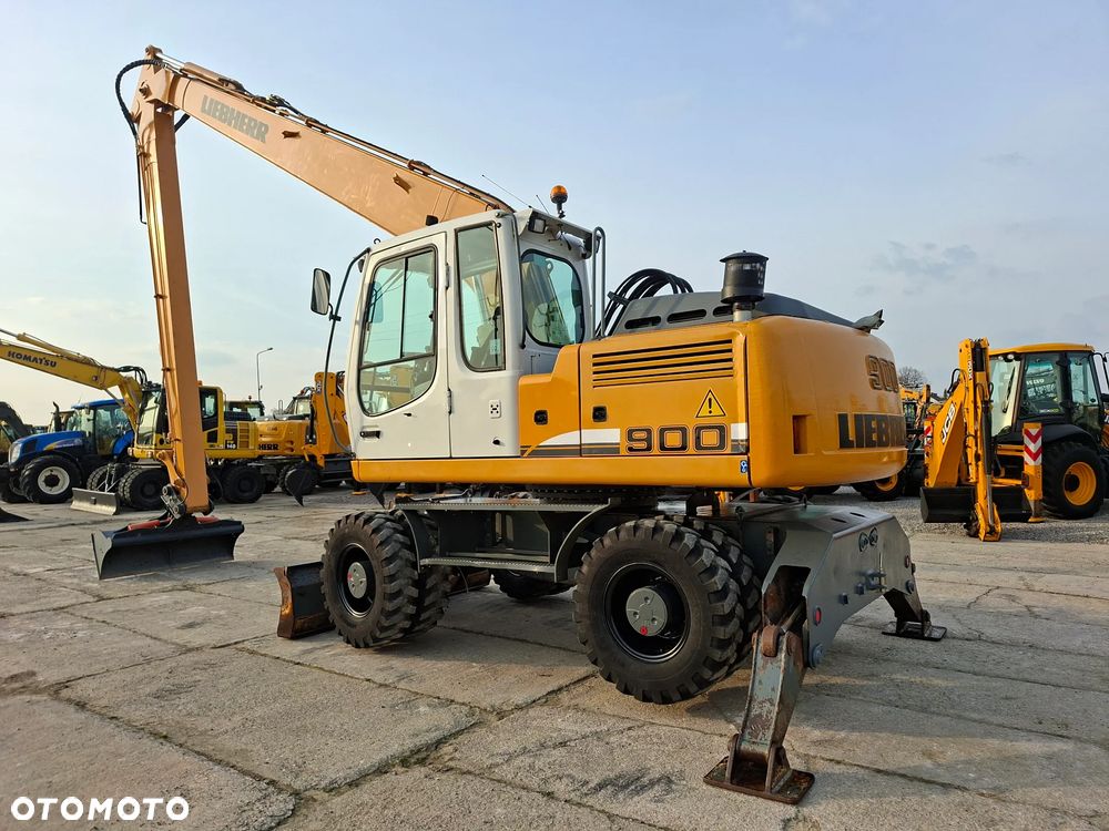 Liebherr A900 LONG REACH - 8