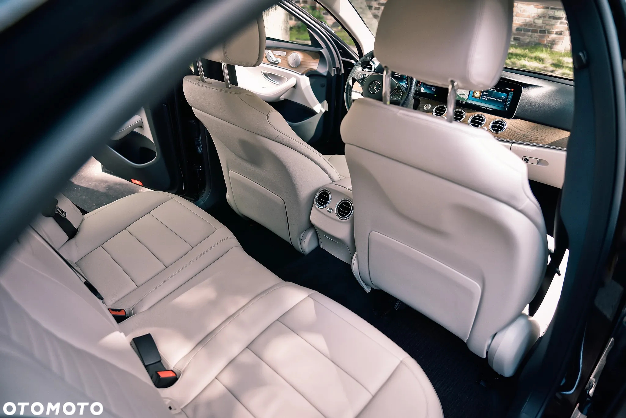 Mercedes-Benz Klasa E 400 4Matic 9G-TRONIC Avantgarde - 23