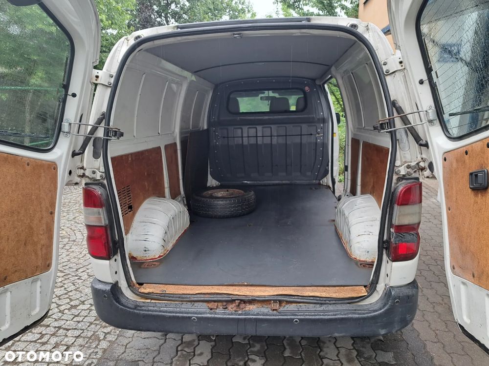Toyota Hiace - 4