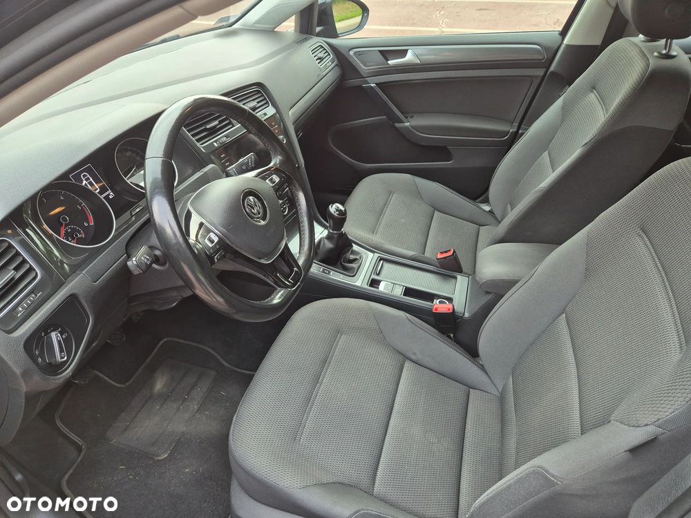 Volkswagen Golf - 10