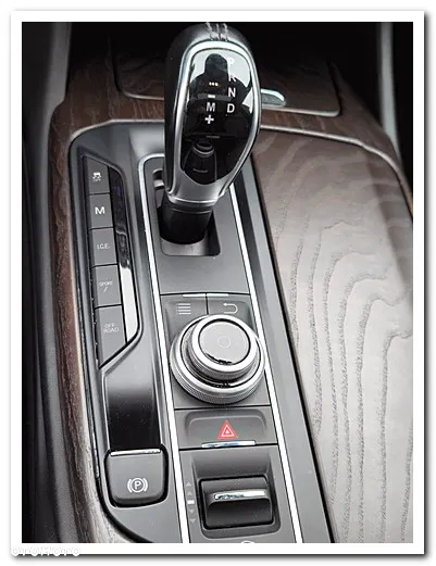 Maserati Levante Q4 Executive - 34