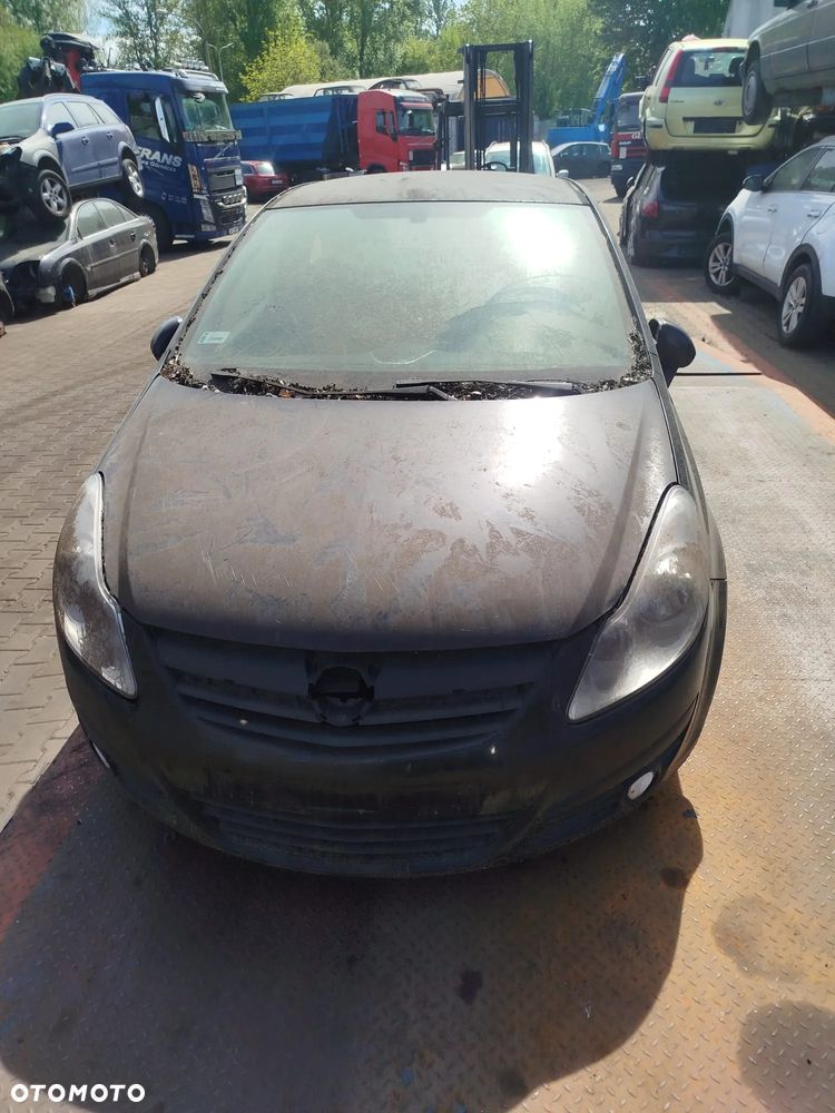 Opel Corsa D na części.
