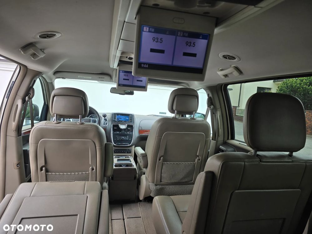 Chrysler Town & Country 3.6 Limited - 19