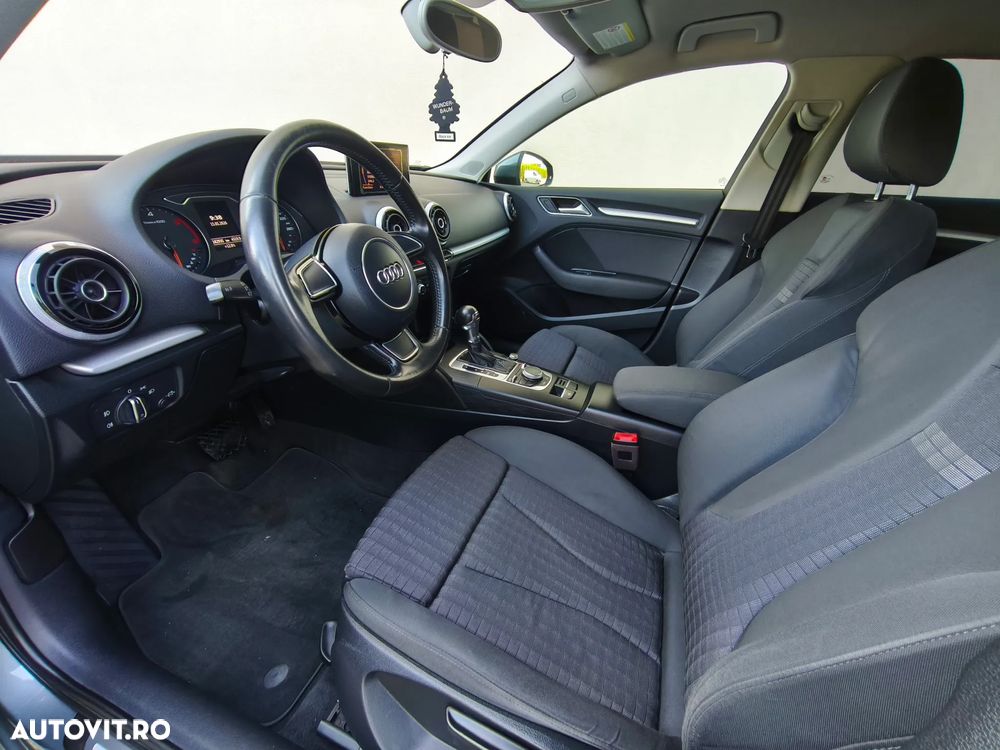 Audi A3 Sportback 1.6 TDI S tronic Ambiente - 9