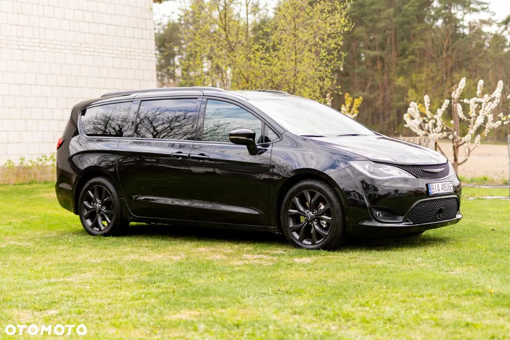 Chrysler Pacifica - 4