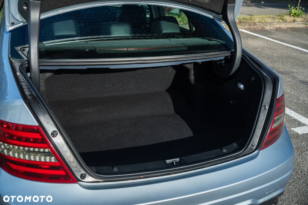Mercedes-Benz Klasa C 350 BlueEff 4-Matic Avantgarde - 12