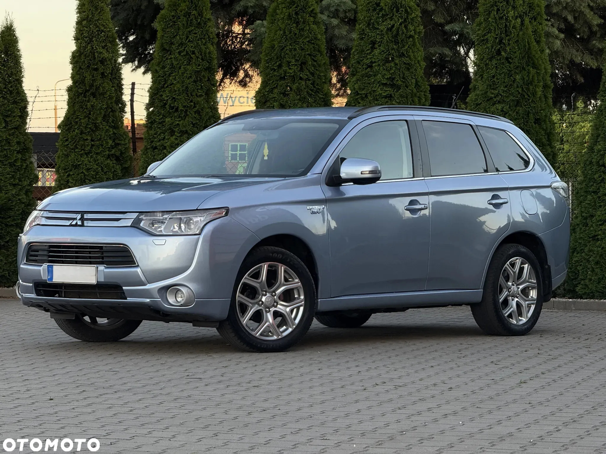 Mitsubishi Outlander 2.0 4WD Plug-In Hybrid Top - 12