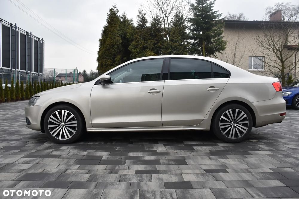 Volkswagen Jetta - 2