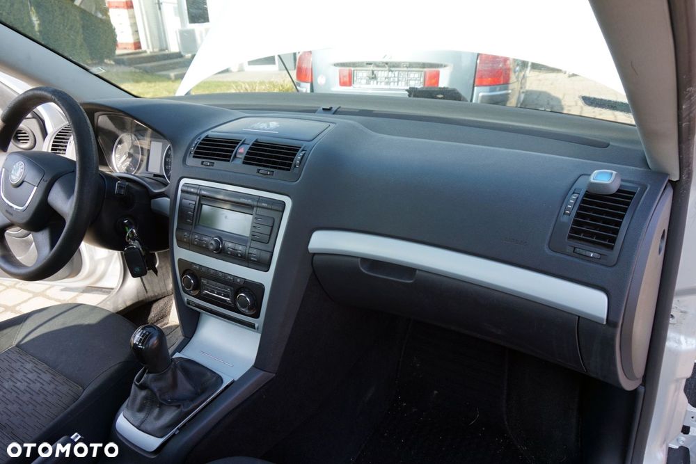 SKODA OCTAVIA II LIFT 5D HB 2010 9156 1.8 FSI CDAA 160KM MDP SREBRNY na części - 16