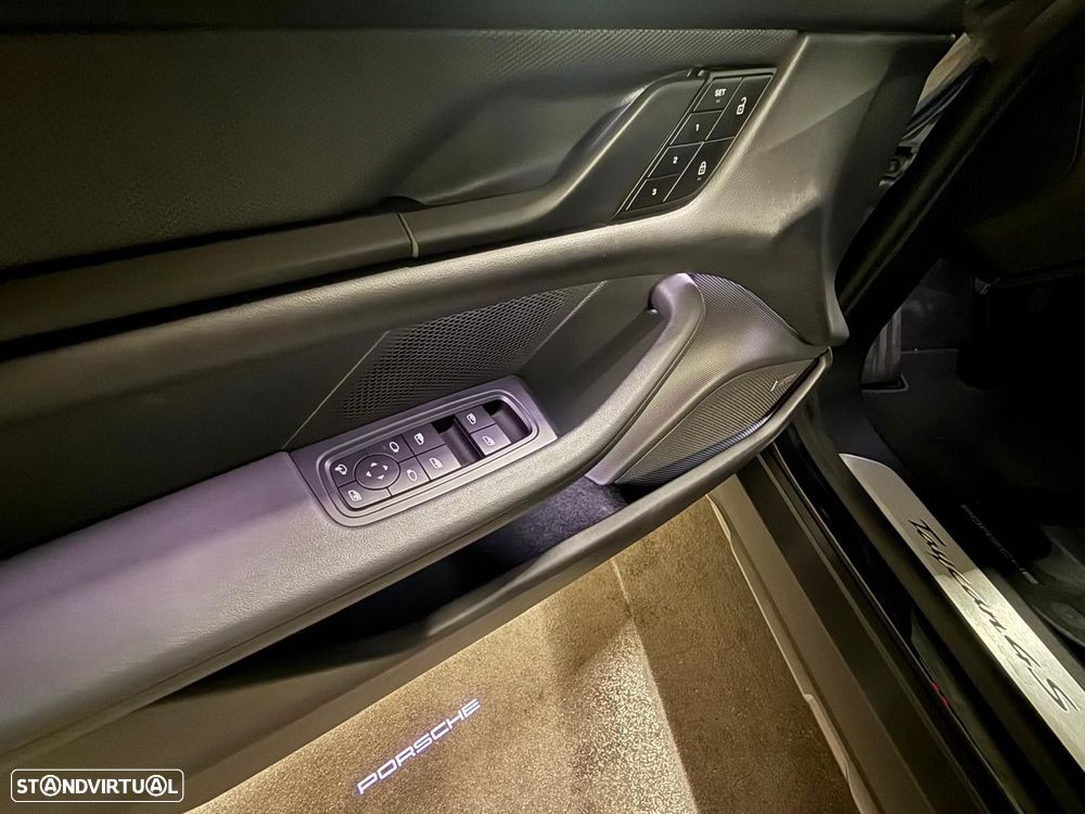 Porsche Taycan Cross Turismo - 20
