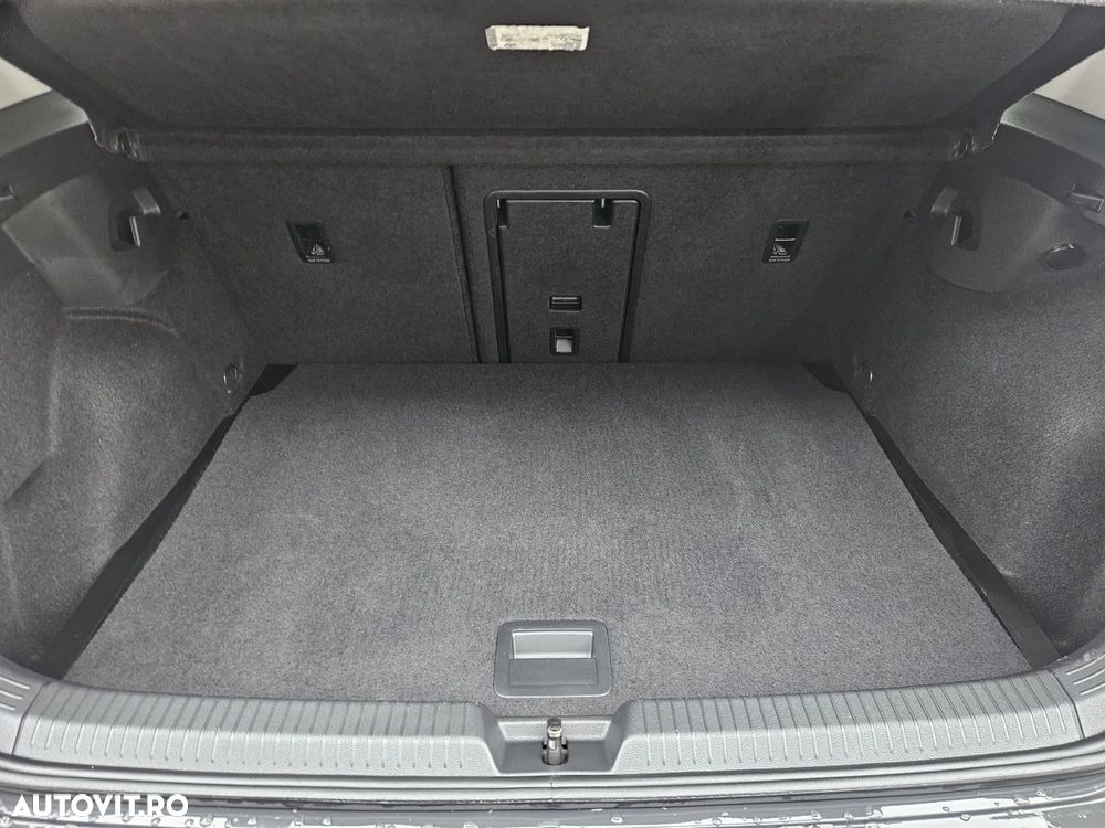 Volkswagen Golf 1.0 eTSI DSG MHEV Life - 25